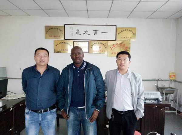 热烈欢迎塞拉利昂客商莅临山东中煤集团联合制造公司采购设备